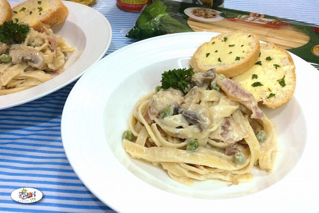Creamy Fettuccine Carbonara Recipe with Mushroom and Bacon