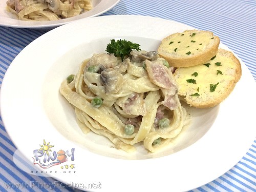 Creamy Mushroom and Bacon Fettuccine Carbonara Recipe
