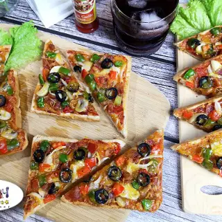 Bacon and Mushroom Bread Pizza