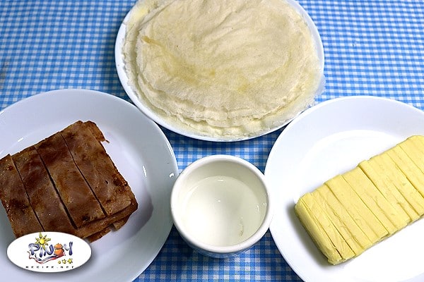 Ingredients of Cheese Sticks with Ham