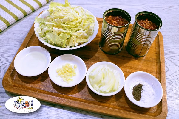 Ingredients of Corned Beef with Repolyo