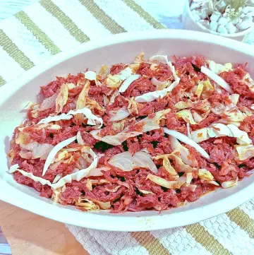 Ginisang Corned Beef at Repolyo